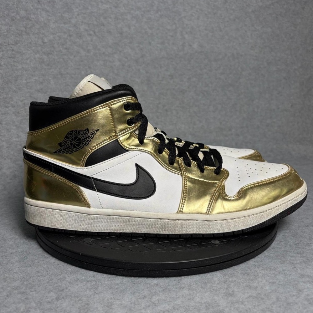 Nike Air Jordan 1 Mid Metallic Gold White Black
DC1419-700 (Size: 14)